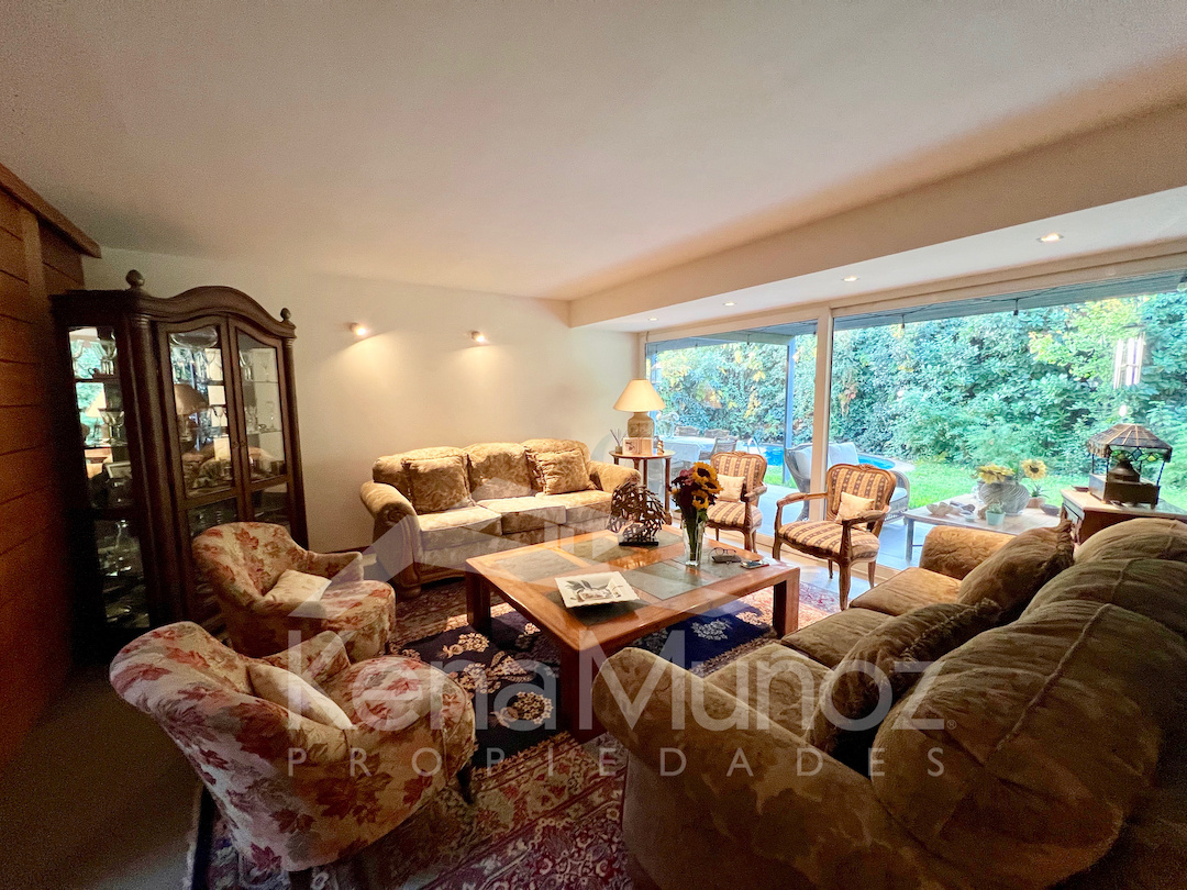 IMPECABLE CASA EN CALLE TRANQUILA 